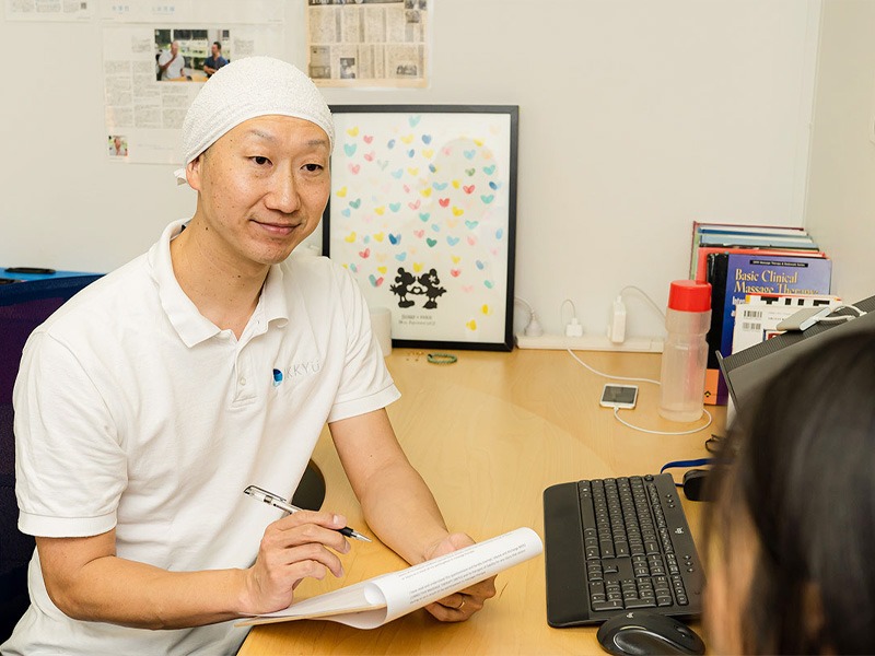 Shige discussing a client’s history and treatment goals at IKKYU